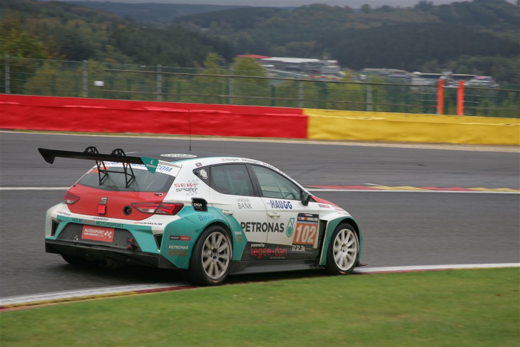 Jonas Holmgaard og Magnus Holmgaard, Seat Leon #102
(Foto: Henning Smed)